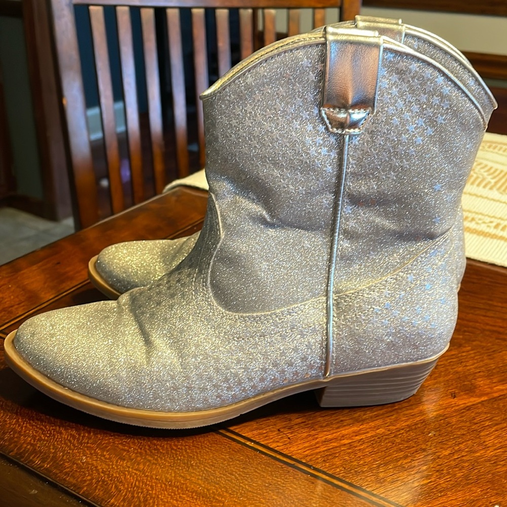 Girl cowboy boots